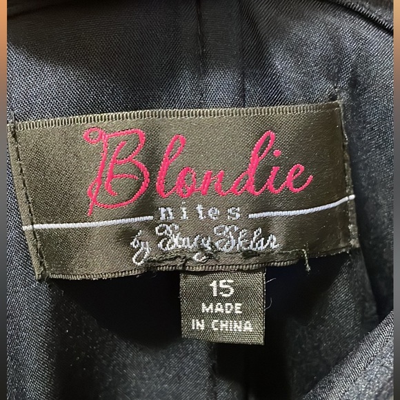 Women’s/Junior’s Formal Ballgown - Picture 3 of 6